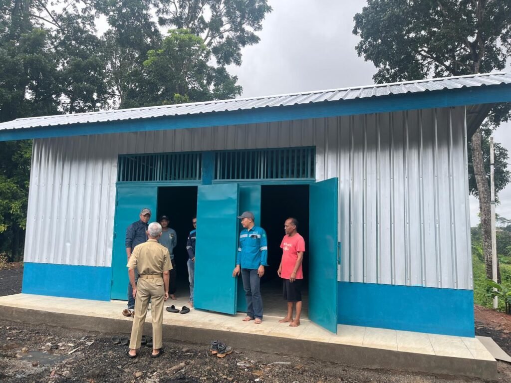 Bangunan rumah produksi UMKM bantuan TJSL PLN UIK Tanjung Jati B di Desa Tubanan, Jepara, sebagai dukungan untuk pengembangan usaha KWT Sekar Tanjung serta Kelompok Pengrajin Sabut Kelapa dan Sapu Mekar Jaya. (Foto : Dok PLN)