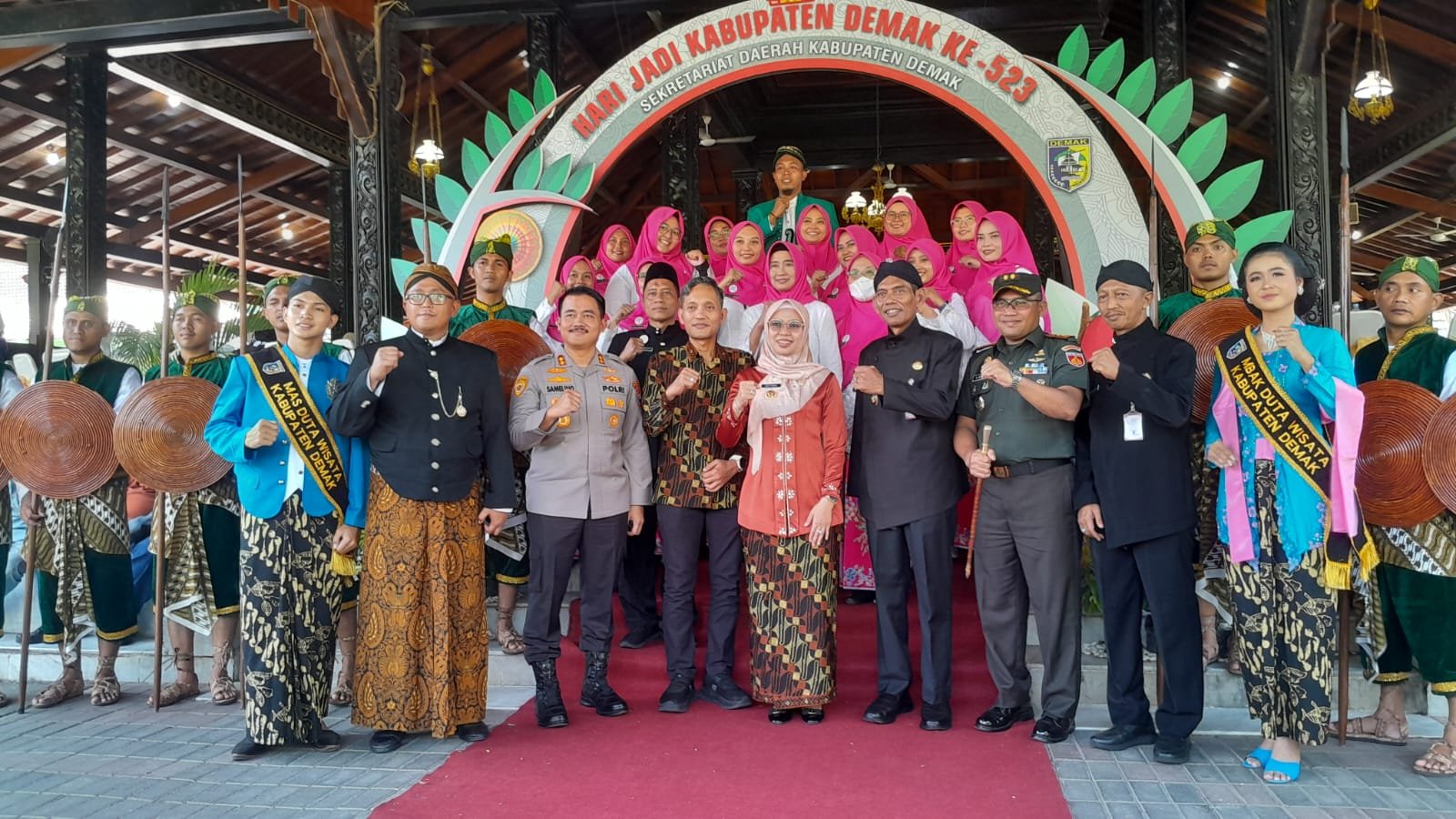 Pemkab Demak Tradisi sakral Grebeg Besar Demak 2026 kembali berlanjut melalui prosesi Pisowanan Balasan antara Sesepuh Kadilangu dan Pemerintah Kabupaten Demak