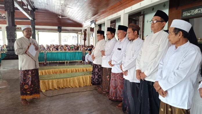 Pengurus Pengajian Selosonan Majelis Ta’lim Sultan Fatah resmi dikukuhkan di Masjid Agung Demak, Selasa (12/5/2026). (Foto : Sam)