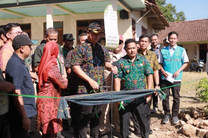 Prosesi peresmian Rumah Produksi Gula Aren di Desa Tanjung, oleh Bupati Jepara, H. Witiarso Utomo, S.E. menjadi momentum penguatan potensi desa dan pengembangan ekonomi masyarakat berbasis produk lokal.