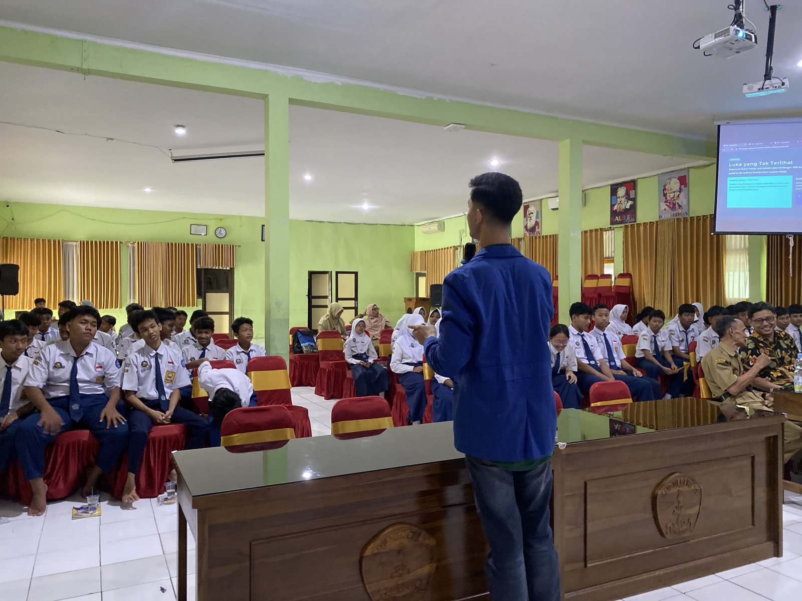 USM 50 siswa-siswi kelas 8, mengikuti kegiatan sosialisasi atau kampanye bertajuk 'Kekerasan Verbal dan Psikis', yang dilakukan mahasiswa Program Studi Ilmu Komunikasi, Fakultas Teknologi Informasi dan Komunikasi (FTIK) Universitas Semarang. (Foto : Dokumen)