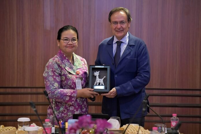 Kunjungan kehormatan Duta Besar Spanyol untuk Indonesia, H.E. Mr. Bernardo de Sicart Escoda, yang diterima langsung Wali Kota Semarang, Agustina Wilujeng di Kantor Wali Kota Semarang, pada Selasa (19/5/2026). (Foto : Dok Pemkot Semarang)