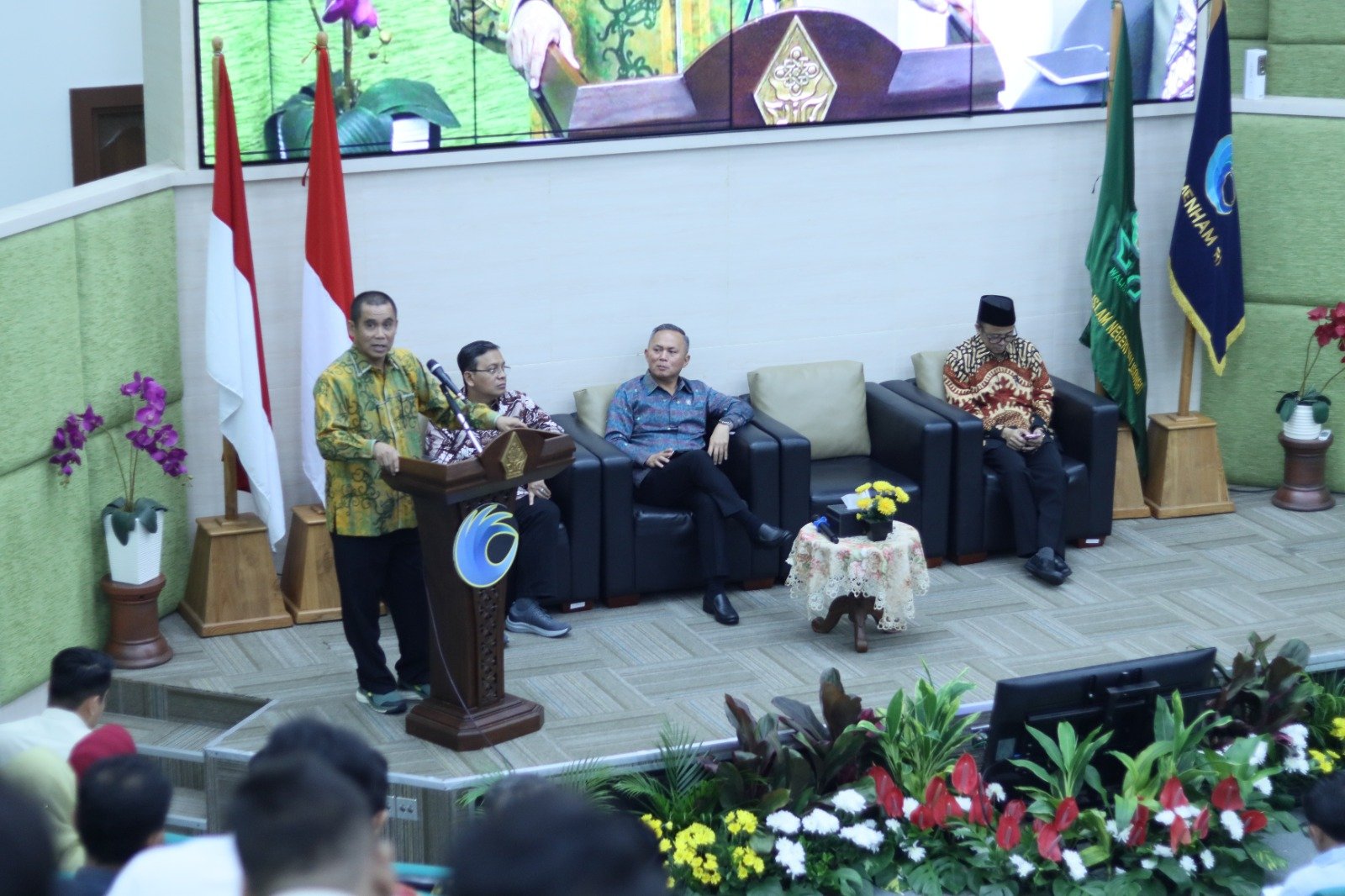 UIN WALISONGO Rektor UIN Walisongo Semarang, Prof. Dr. H. Musahadi, M.Ag saat membuka acara Talk Show Uji Publik RUU HAM di Ruang Teater Lantai 4, Gedung Rektorat UIN Walisongo Semarang pada Kamis (21/5/2026). (Foto : Dok UIN Walisongo)