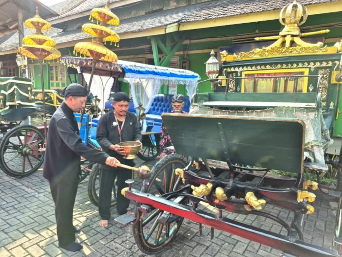 Dinas Pariwisata Kabupaten Demak kembali menggelar tradisi Guyangan di halaman belakang Kantor Dinas Pariwisata Kabupaten Demak, Kamis (21/5/2026). (Foto : Sam)