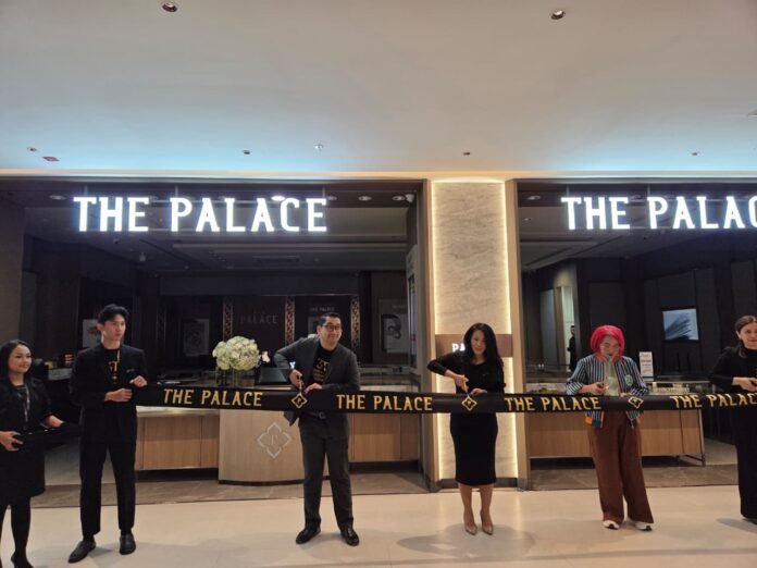 The Palace Jeweler, brand perhiasan di bawah naungan PT Central Mega Kencana (CMK) resmi membuka gerai ke-87 di 23 Semarang. (Foto : Dok JN)
