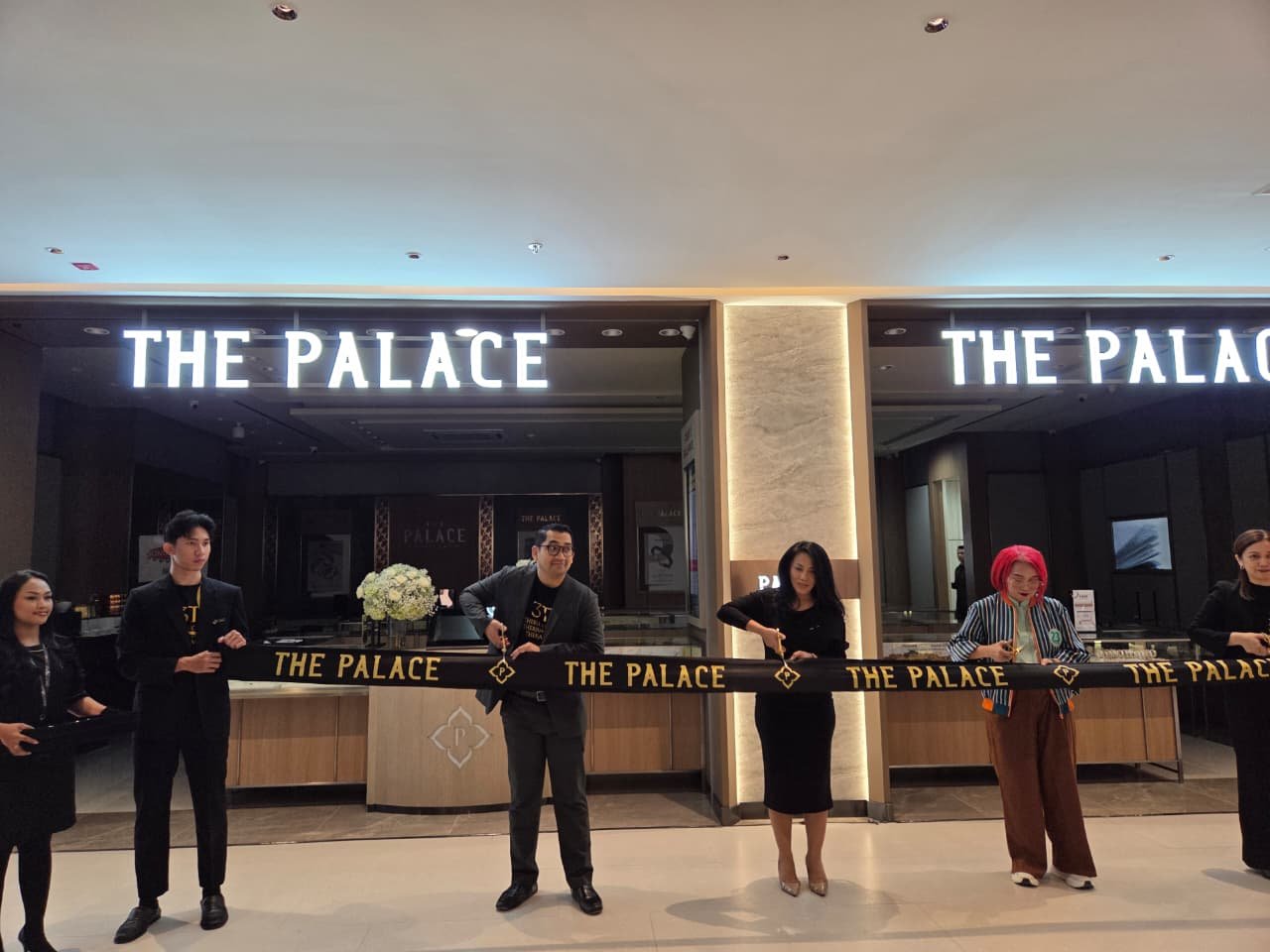 The Palace The Palace Jeweler, brand perhiasan di bawah naungan PT Central Mega Kencana (CMK) resmi membuka gerai ke-87 di 23 Semarang. (Foto : Dok JN)