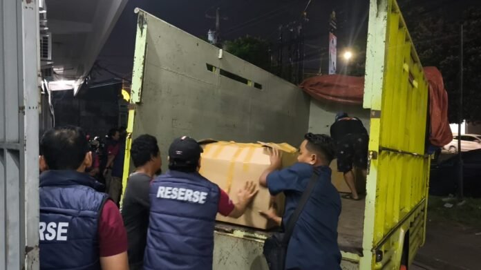 Tim Siber Polda Jateng mengamankan barang bukti dari lokasi para pelaku dalam menjalankan aksinya.(Foto : Istimewa)