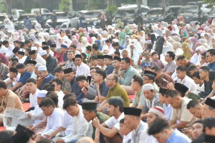 Sholat Idul Adha di Halaman Balaikota Semarang. (Foto : Dok Pemkot Semarang)