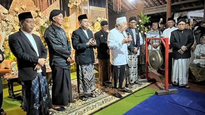 Tradisi adat Ancakan kembali menjadi magnet dalam rangkaian Grebeg Besar Demak 2026. Digelar di area Pendopo Notobratan pada Selasa (26/5/2026),