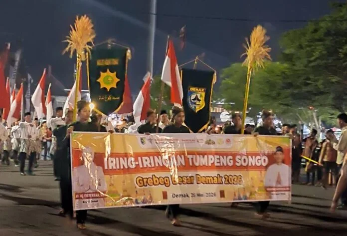 kirab budaya Tumpeng Songo dan dua Gunungan Hasil Bumi yang diarak dari Pendopo Satya Bhakti Praja menuju Masjid Agung Demak, Selasa (26/5/2026)
