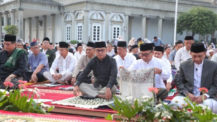 Sholat Idul Adha di Halaman Balaikota Semarang. (Foto : Dok Pemkot Semarang)