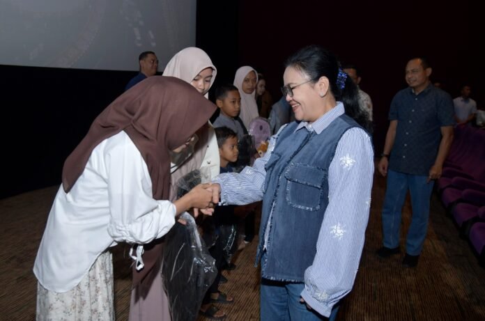 Wali Kota Semarang, Agustina Wilujeng mengajak 96 anak dari Panti Asuhan At Taqwa Meteseh menonton bersama film Children of Heaven. (Foto : Dok Pemkot Semarang)