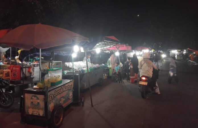 PKL Alun-alun Karanganyar.