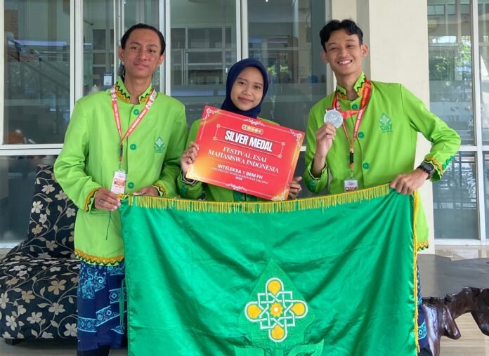 TIM PENA WALISONGO dalam ajang Festival menorehkan prestasi dalam Esai Mahasiswa Indonesia (FEMI) 2026 yang diselenggarakan oleh Inteleksa bekerja sama dengan BEM FH Universitas Wisnuwardhana. (Foto : Dok UIN Walisongo)