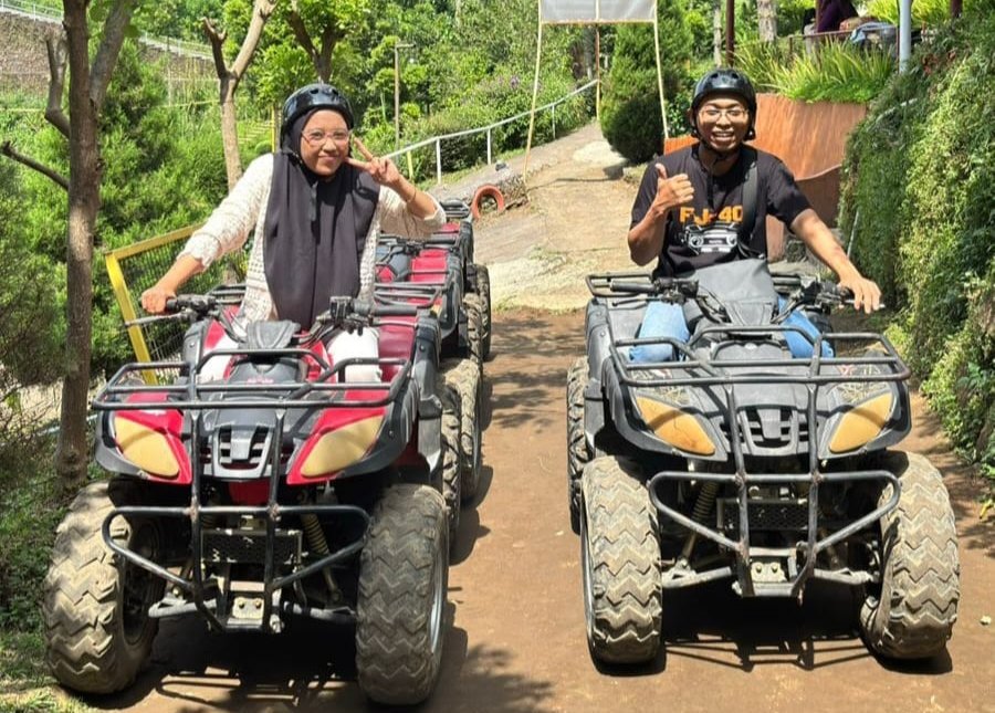 Wisatawan Salah satu wisatawan mencoba wahana ATV di Wisata Umbul Sidomukti Bandungan Kabupaten Semarang, Sabtu (16/5/2026). (Foto: Arif)