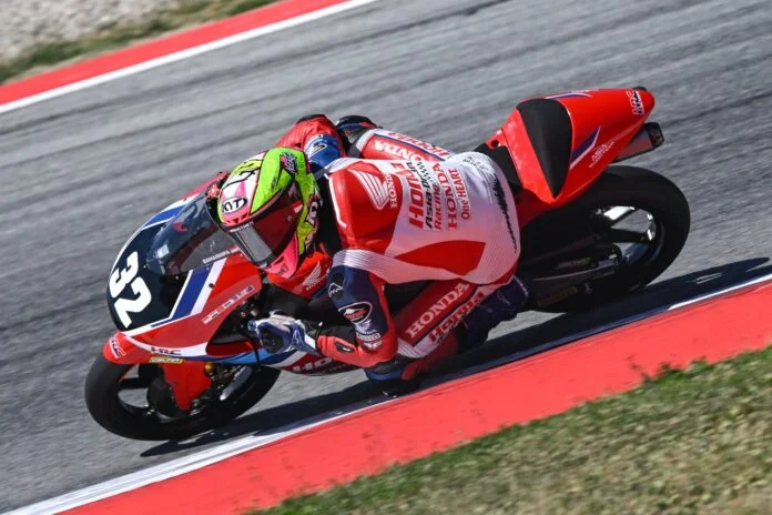 Muhammad Kiandra Ramadhipa mencetak debut impresif pada ajang Moto3 Junior World Championship 2026 di Circuit de Barcelona-Catalunya, Spanyol, Minggu (24/5). Pebalap asal Sleman, Yogyakarta tersebut sukses meraih posisi ketiga pada race 1 dan menutup akhir pekan debutnya dengan posisi keenam pada race 2. Raihan 26 poin dan menempati posisi kedua di klasemen menjadikannya sebagai pebalap Indonesia dengan debut terbaik di ajang yang sebelumnya bernama JuniorGP atau CEV Moto3. (Foto : Dok Honda)