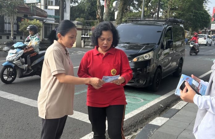 sosialisasi program promo tambah daya listrik kepada masyarakat di Lapangan Pancasila Salatiga