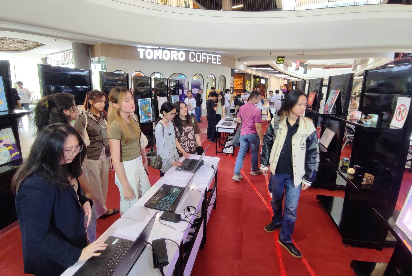 Pameran Karya DKV SCU Pameran Karya DKV SCU di Uptown Mall Semarang