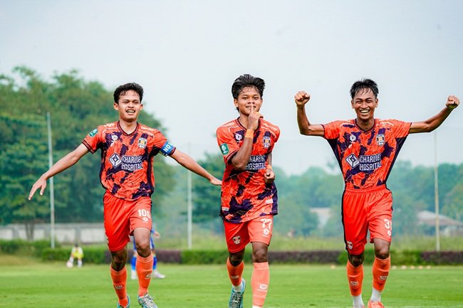 Pemain Kendal Tornado FC Youth selebrasi usai cetak gol Pemain Kendal Tornado FC Youth selebrasi usai cetak gol