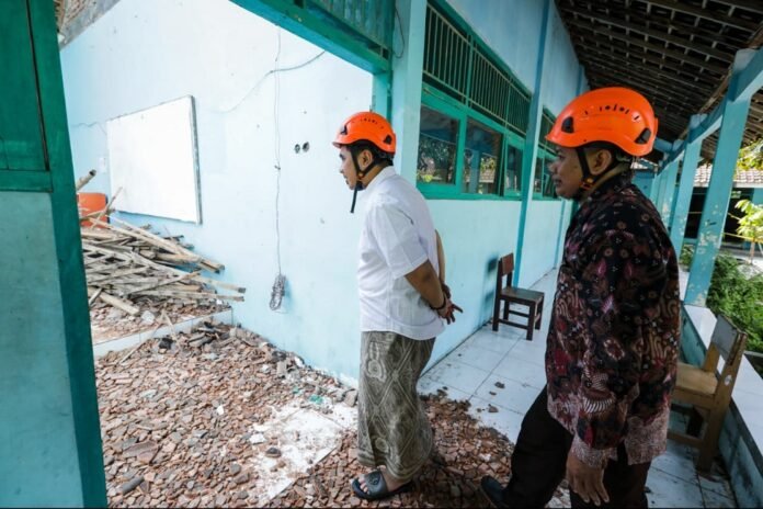 Taj Yasin tinjau sekolah roboh di Sragen