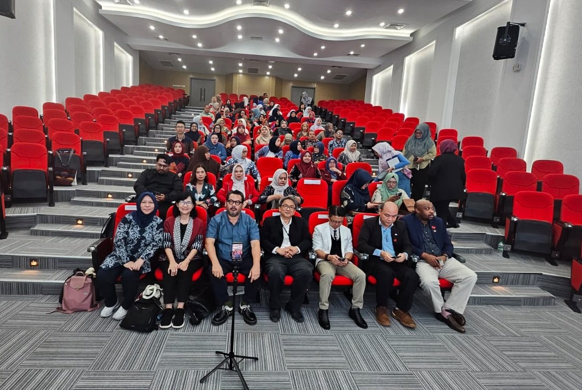 Universitas Telogorejo Semarang Universitas Telogorejo Semarang melakukan kerjasama di Malaysia
