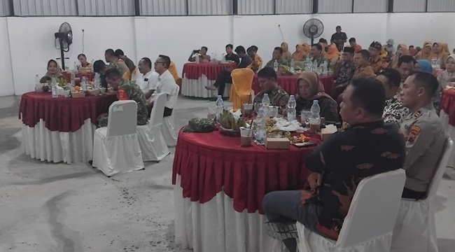 Bupati Karanganyar Rober Christanto, Wakil Bupati Ade Eliana, Dandim 0727 Letkol Kav Dhanang Prasetyo Kurniawan ketika mengikuti zoom meeting peresmian KDMP oleh Presiden Prabowo Subianto. Bupati Karanganyar Rober Christanto, Wakil Bupati Ade Eliana, Dandim 0727 Letkol Kav Dhanang Prasetyo Kurniawan ketika mengikuti zoom meeting peresmian KDMP oleh Presiden Prabowo Subianto.