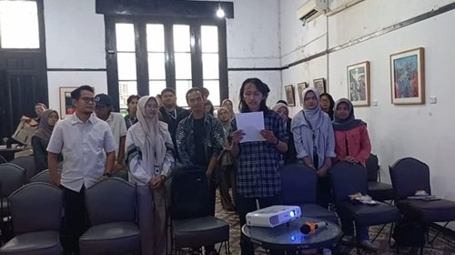 Deklarasi transisi energi bersih oleh mahasiswa dan masyarakat sipil di komplek Kota Lama Semarang Deklarasi transisi energi bersih oleh mahasiswa dan masyarakat sipil di komplek Kota Lama Semarang,