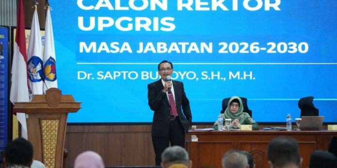 Dr. H. Sapto Budoyo, S.H., M.H., secara resmi dilantik dan diambil sumpah jabatannya sebagai Rektor UPGRIS untuk masa jabatan periode 2026–2030. (Foto : Dok UPGRIS)