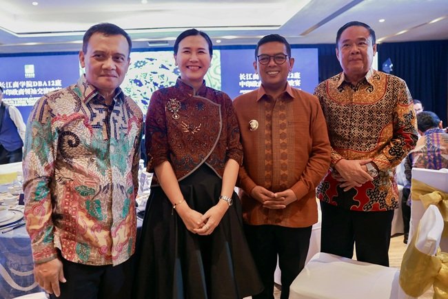 Gubernur Jateng Ahmad Luthfi ketika menghadiri Pertukaran Tokoh Politik dan Bisnis Tiongkok-Indonesia di Grand Hyatt Jakarta, Gubernur Jateng Ahmad Luthfi ketika menghadiri Pertukaran Tokoh Politik dan Bisnis Tiongkok-Indonesia di Grand Hyatt Jakarta,