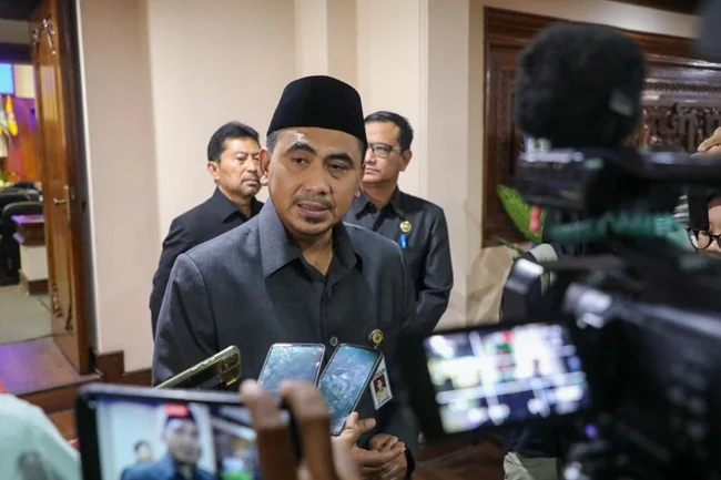 Taj Yasin Maimoen Wakil Gubernur Jawa Tengah, Taj Yasin Maimoen, usai Rapat Paripurna DPRD Jawa Tengah di Gedung Berlian, Selasa (26/5/2026).