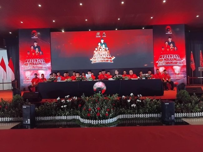 Sekretaris DPD PDI Perjuangan Jateng Sumanto pimpin Musancab PDI P Karanganyar. Sekretaris DPD PDI Perjuangan Jateng Sumanto pimpin Musancab PDI P Karanganyar.