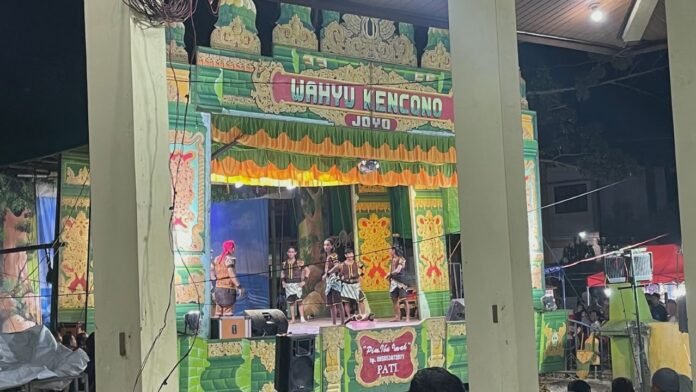 Ketoprak dan sedekah bumi KKN UIN Walisongo
