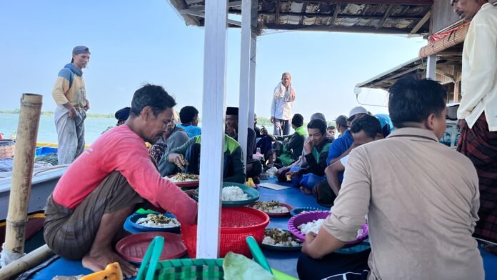KKN UIN Walisongo mengikuti sedekah laut