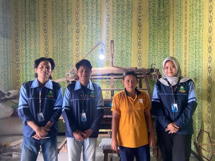 KKN UIN WS kunjungi UMKM buruh tenun