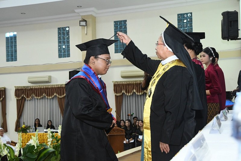 Stikes Elisabeth Wisuda Stikes Elisabeth