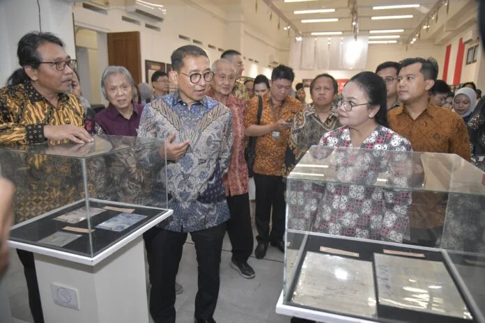 Wali Kota Semarang, Agustina Wilujeng dan Menteri Kebudayaan RI, Fadli Zon menghadiri Orasi Publik Filateli yang berlangsung khidmat di Gedung Oudetrap, kawasan Kota Lama Semarang, Minggu (31/5/2026). (Foto : Dok Pemkot Semarang)