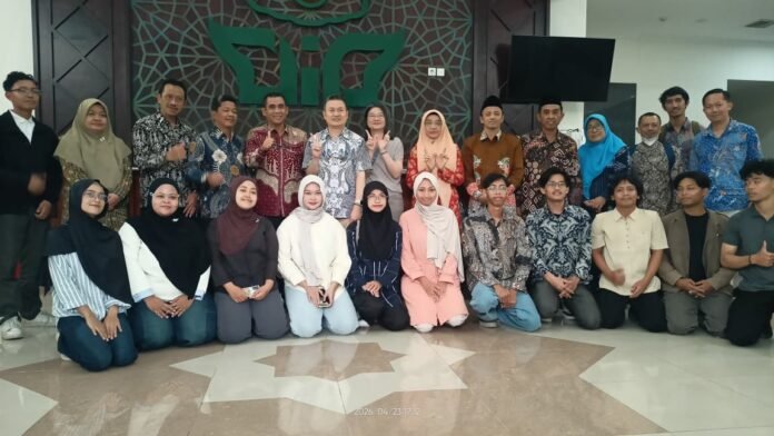 12 mahasiswa UIN Walisongo dari Program Studi Ilmu Seni dan Arsitektur Islam (ISAI), Fakultas Ushuluddin dan Humaniora (FUHUM), secara resmi dinyatakan diterima di Minghsin University of Science and Technology (MUST), Taiwan. (Foto : Dok UIN Walisongo)