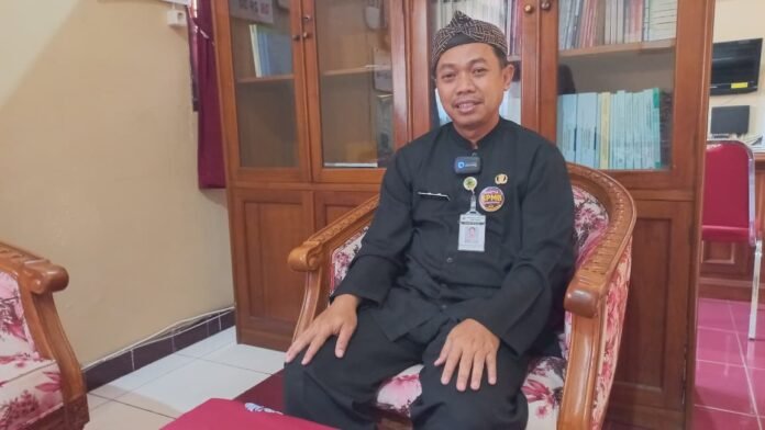 Kepala SMAN 8 Semarang, Ajib Setiyo saat ditemui Jatengnews.id di kantornya, Kamis (4/6/2026). (Foto:Kamal)