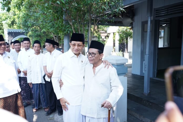 Menteri Agama Republik Indonesia, Nasaruddin Umar melakukan kunjungan dan sowan ke Pondok Pesantren Girikusumo, Kabupaten Demak, Jumat (5/6/2026). (Foto : Sam)