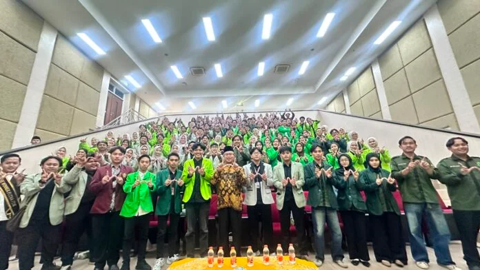 Dewan Eksekutif Mahasiswa (DEMA) Fakultas Tarbiyah dan Ilmu Keguruan (FTIK) UIN Walisongo Semarang melalui Kementerian Luar Negeri sukses menyelenggarakan kegiatan studi banding bertajuk Studi Progresif: Tarbiyah Connection. (Foto : Dok UIN Walisongo)