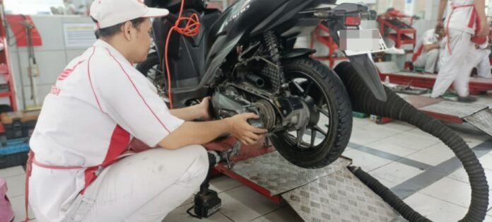 Perbaikan sepeda motor Honda. (Foto : Dok Honda)
