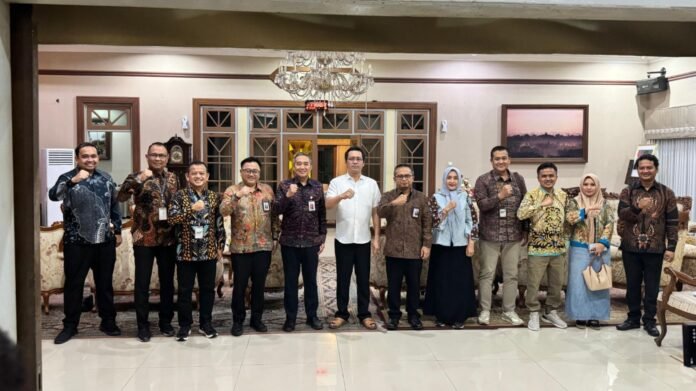Bupati Magelang, Grengseng Pamuji, menerima kunjungan Kepala OJK Provinsi Jawa Tengah, Hidayat Prabowo serta Direktur Bisnis Kelembagaan & UUS Bank Jateng, Mas Waris bersama jajaran pada Rabu (20/5/2026). (Foto : Dok Bank Jateng)