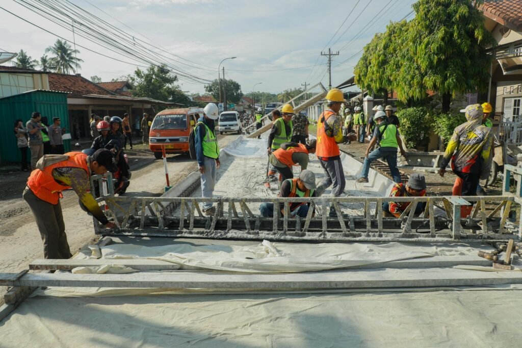 Perbaikan jalan di Jawa Tengah. (Foto : Dokumen)