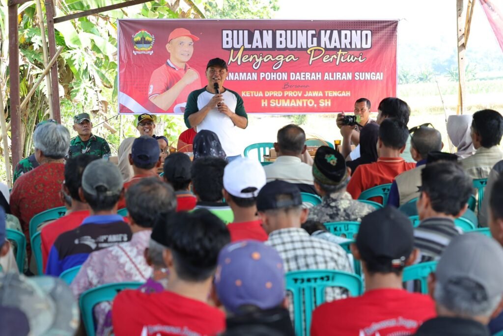 Ketua DPRD Jateng Sumanto menghadiri penanaman pohon di Gondangrejo, Kabupaten Karanganyar, Sabtu pagi 13 Juni 2026. (Foto : Dok DPRD Jateng)