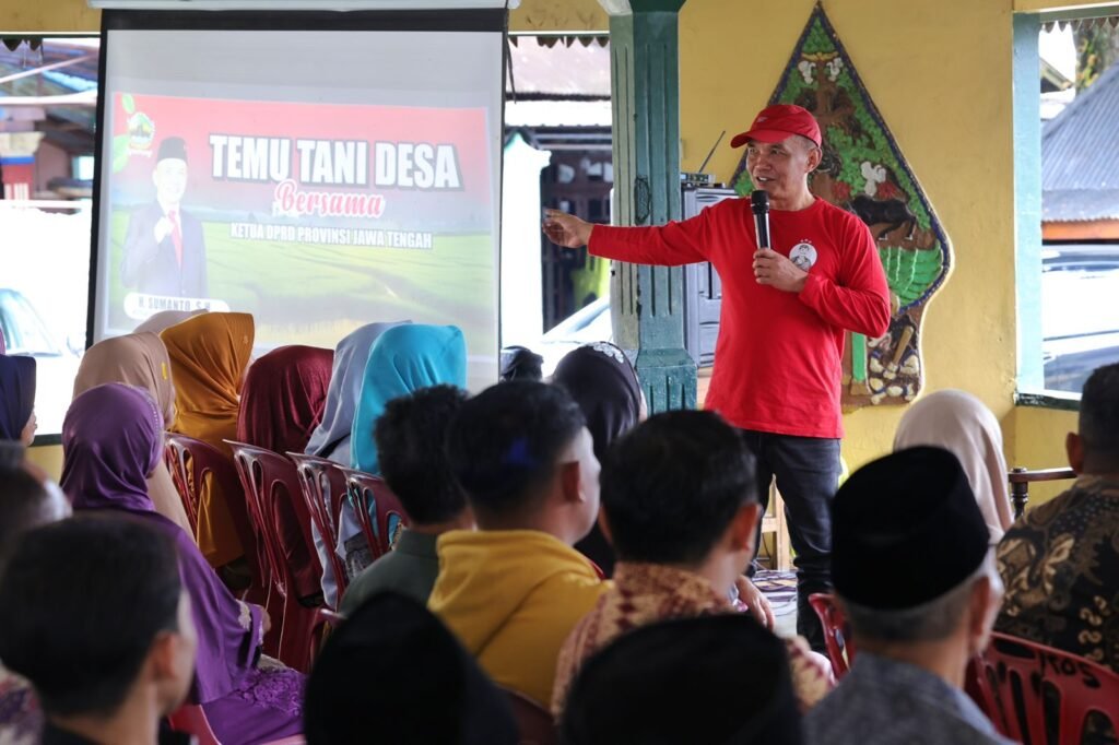 Ketua DPRD Jateng Sumanto memotivasi warga Kelurahan Kalisoro, Kecamatan Tawangmangu, Kabupaten Karanganyar. (Foto : Dok DPRD Jateng)