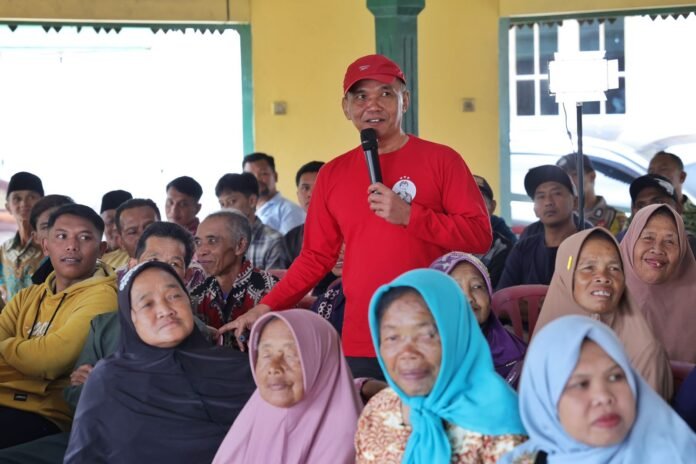 Ketua DPRD Jateng Sumanto memotivasi warga Kelurahan Kalisoro, Kecamatan Tawangmangu, Kabupaten Karanganyar. (Foto : Dok DPRD Jateng)