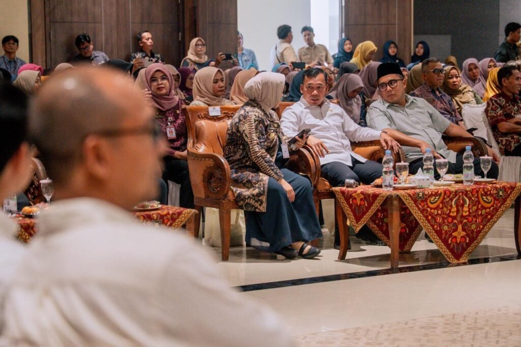 Wakil Ketua DPRD Provinsi Jawa Tengah, Mohammad Saleh, mendampingi kunjungan kerja Menteri Kependudukan dan Pembangunan Keluarga/Kepala BKKBN, Wihaji di Kabupaten Purworejo, Kamis (18/6/2026). (Foto : Dok DPRD Jateng)