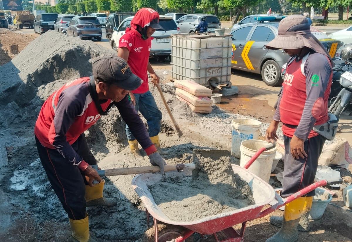 Pemkot semarang Penaikan sistem drainase di kawasan Simpang Lima agar genangan air dapat diminimalkan dan mobilitas masyarakat tetap lancar. (Foto : Dok Pemkot Semarang)