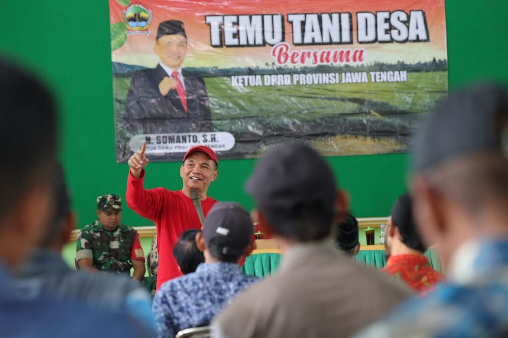 Ketua DPRD Jateng Sumanto saat kegiatan Temu Tani bersama para petani di Kelurahan Lalung, Kecamatan Karanganyar, Kabupaten Karanganyar, belum lama ini. (Foto : Dok DPRD Jateng)