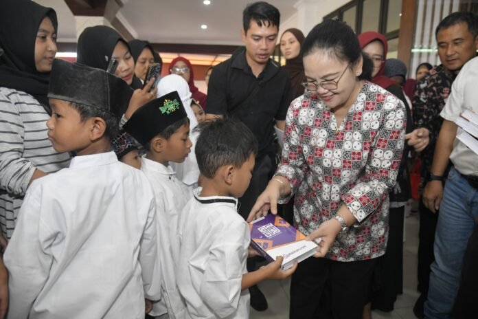 Wali Kota Semarang Agustina saat menghadiri Penyaluran Santunan bagi 1.000 Anak Yatim Piatu sekaligus peluncuran aplikasi E-SANKEM (Elektronik Santunan Kematian)nyang digelar Dinas Sosial Kota Semarang, Kamis (25/6/2026). (Foto : Dok Pemkot Semarang)